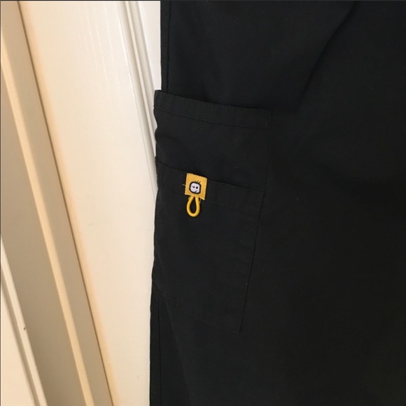 Black wonder wink scrubs SOLD - Picture 4 of 4